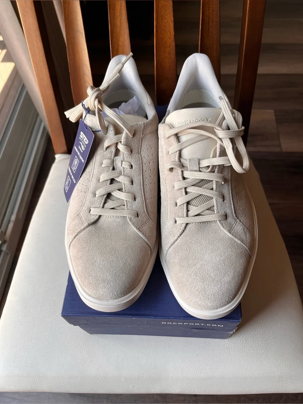 Rockport Men's Casual Lace-Up Sneakers in Light Grey! Size 8 wide! NIB! Comfy!